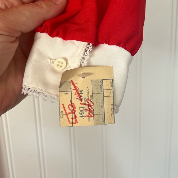 Vintage Red Blouse Bow Tie Neck White Collar Lace Pleated Front Alice Stuart - Picture 15 of 15